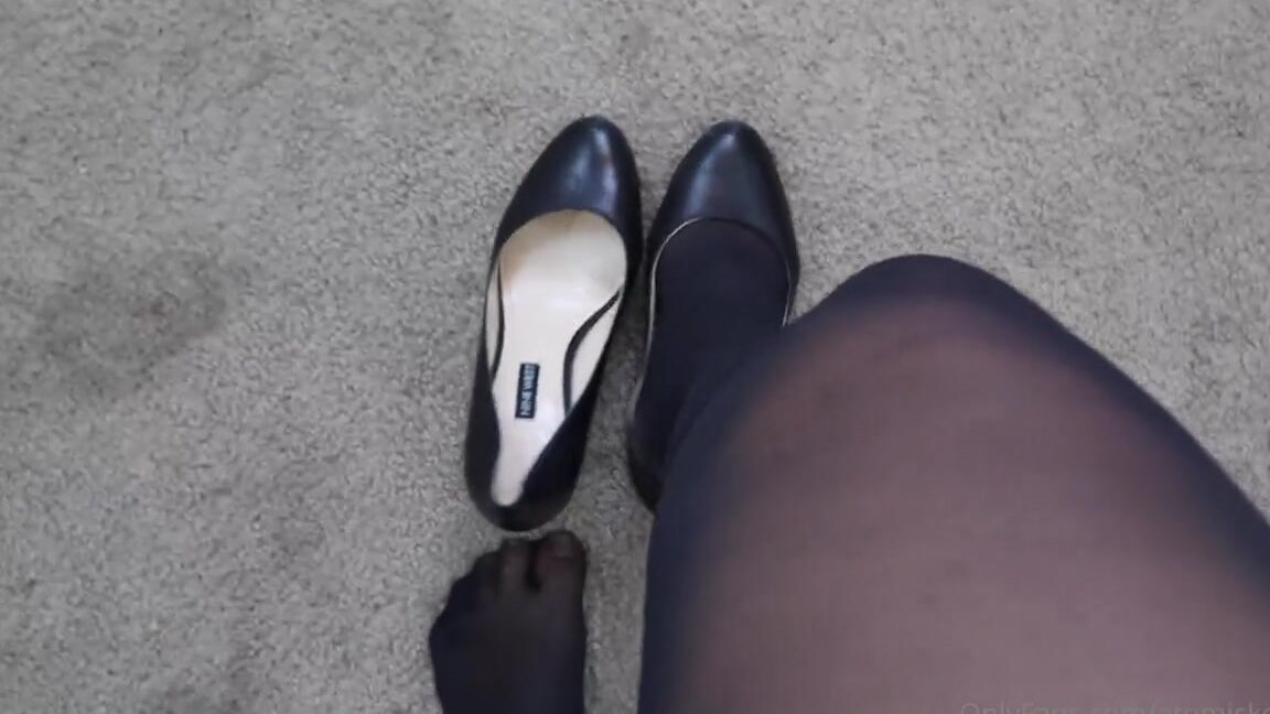 Atomickeerati Onlyfans Offices Style With Seamless Pantyhose Playing With My Kitten