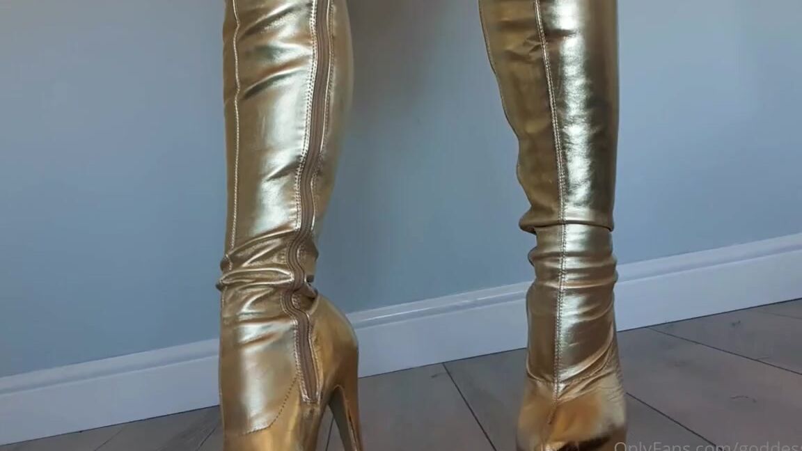 Miss Evie Lock Nicknamed Missevielock Onlyfans These Gold Boots Could Do Some Much Damage To Your Pathetic