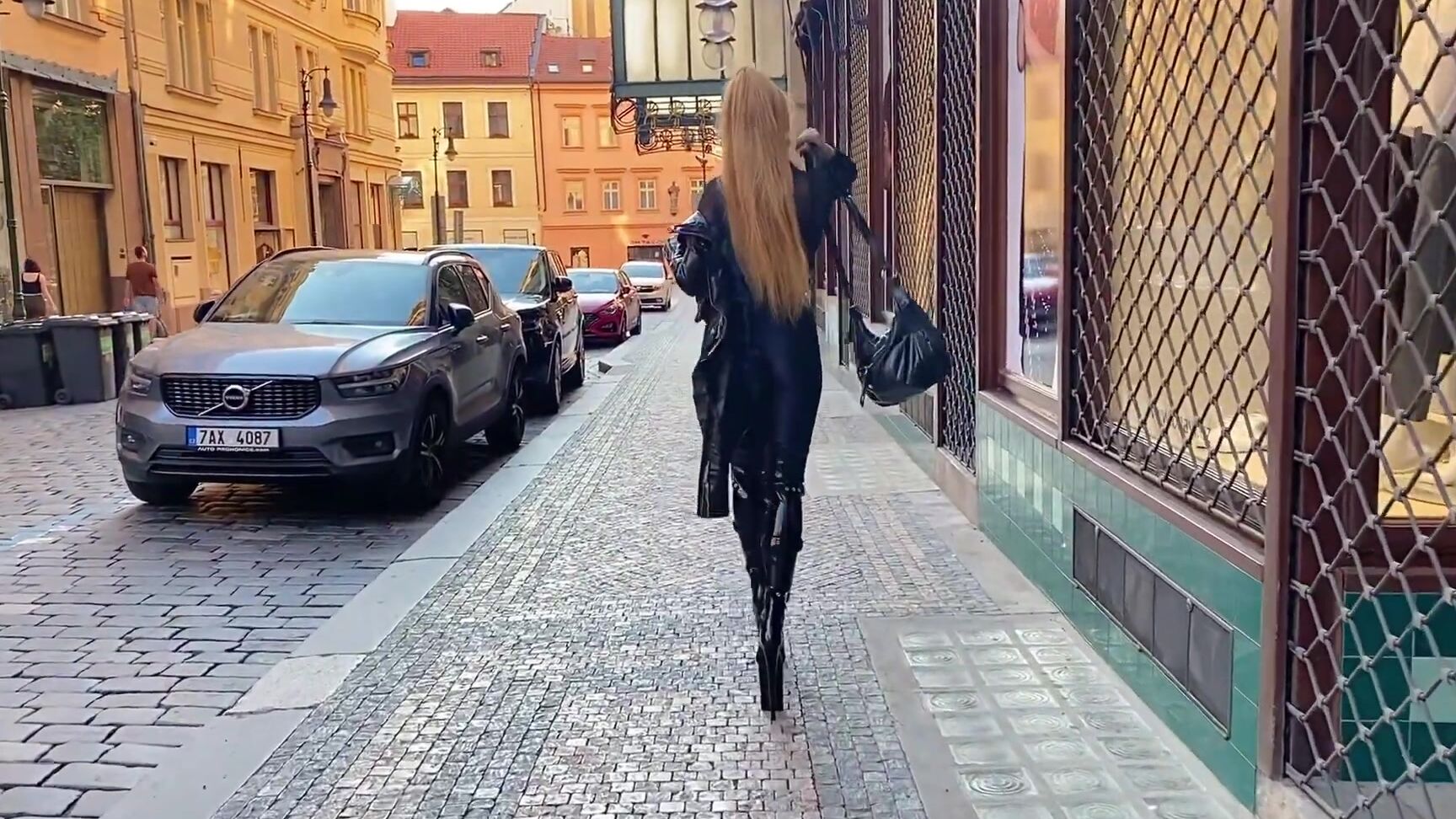 Youtube Walking On 25 Cm Highheels In Prague 1080P 60Fps H264 128Kbit Aac