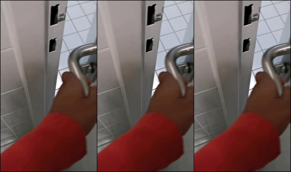 All Natural,Ass Fetish,Ebony Ass Fetish,Jeans Fetish,Public Toilet hornynwet jeans and ass on a public toilet ManyVids