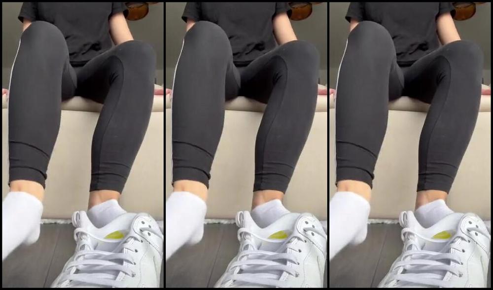 Sarina Jones Nicknamed Sarinajones 06 02 2024 Onlyfans Video I Take Off My White Dunks To Show You My Socks