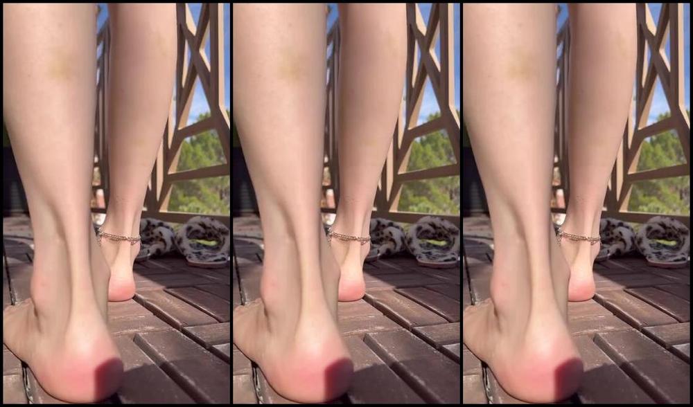 Nicholeivory Onlyfans Feet Getting Some Sun