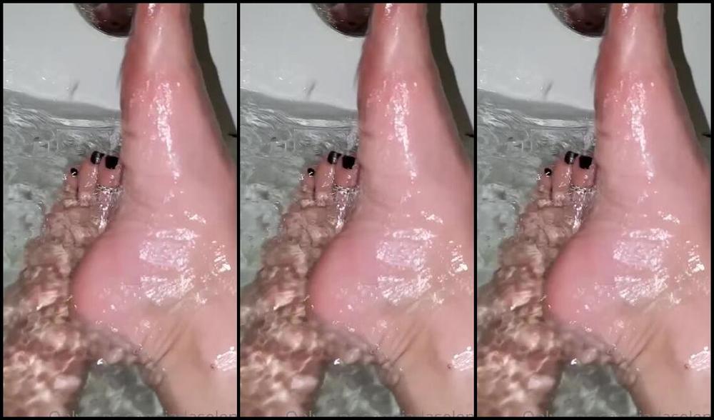 Mssjada Nicknamed Mssjada Onlyfans Video Close Up Feet In The Running Water I Have To Get Them All Clean Now