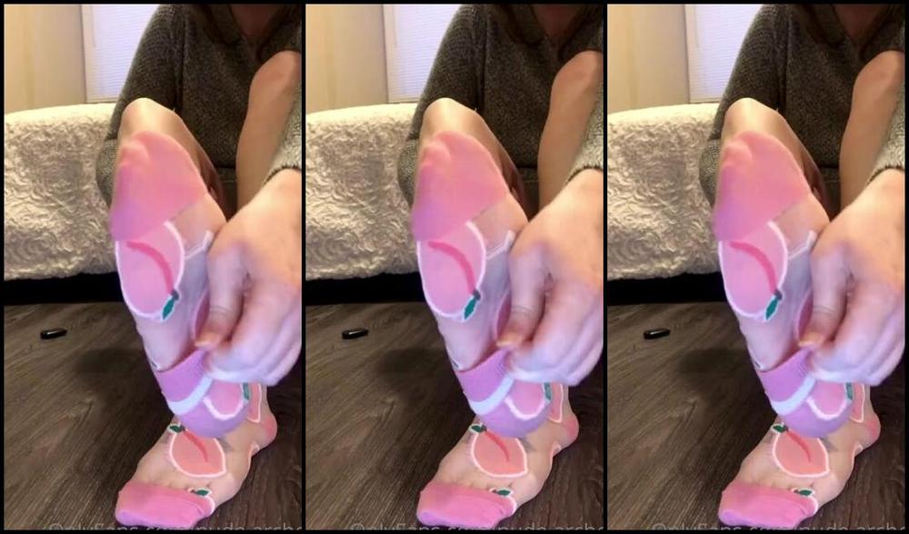 Nude Arches Nicknamed Nude Arches 12 19 2022 Onlyfans Video All I Want For Christmas Is Someone To Worship My Feet And A New