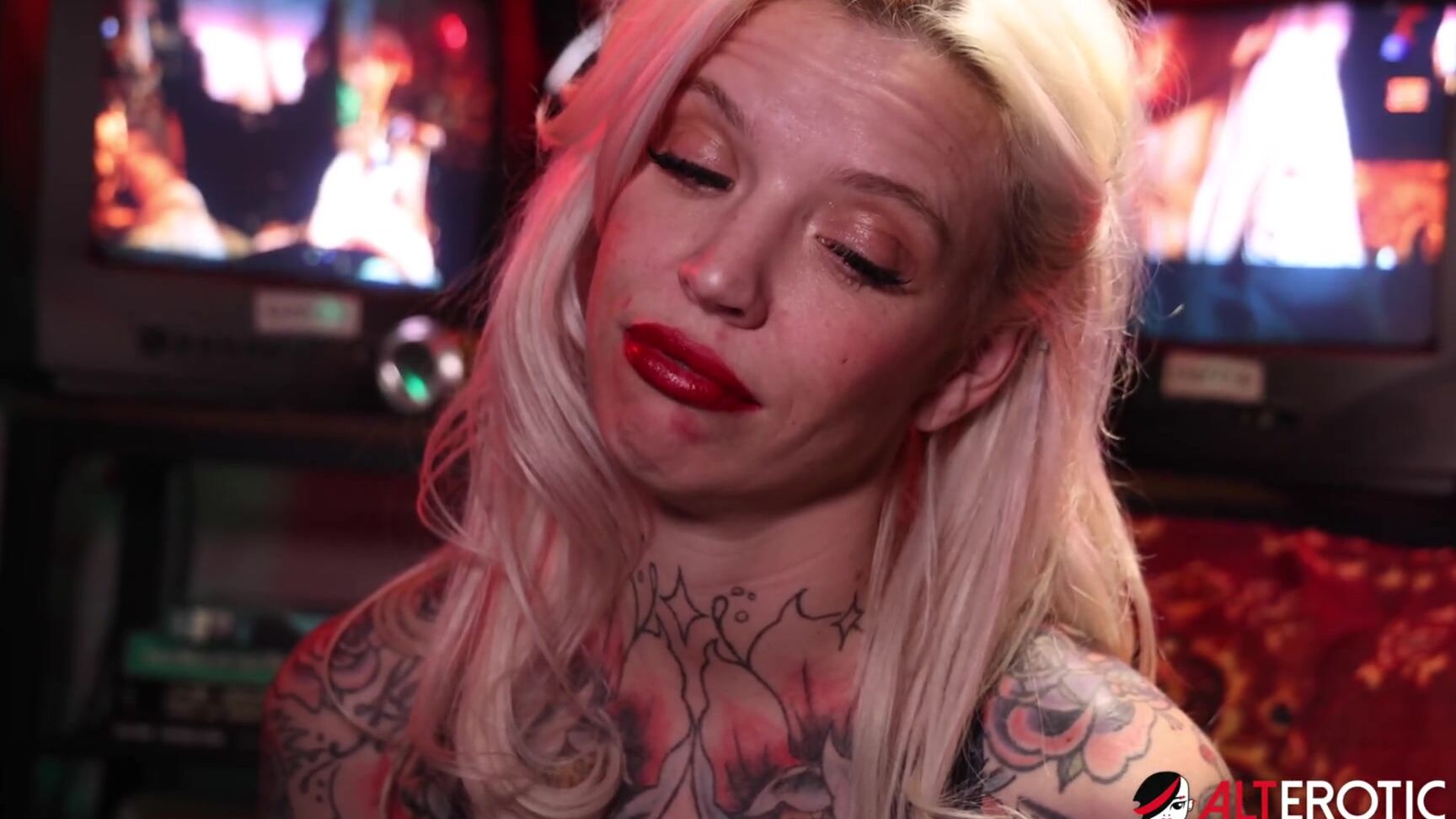 Kitt Jones Alterotic Com Kitt Jones Gets So Horny In Her Bunker 10 04 2025