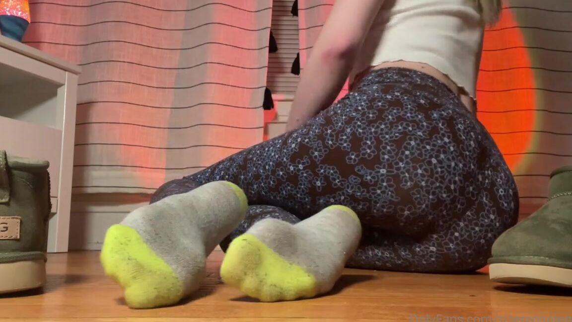 Sizetensolemates Onlyfans What Do You Think About My Neon Toed Socks