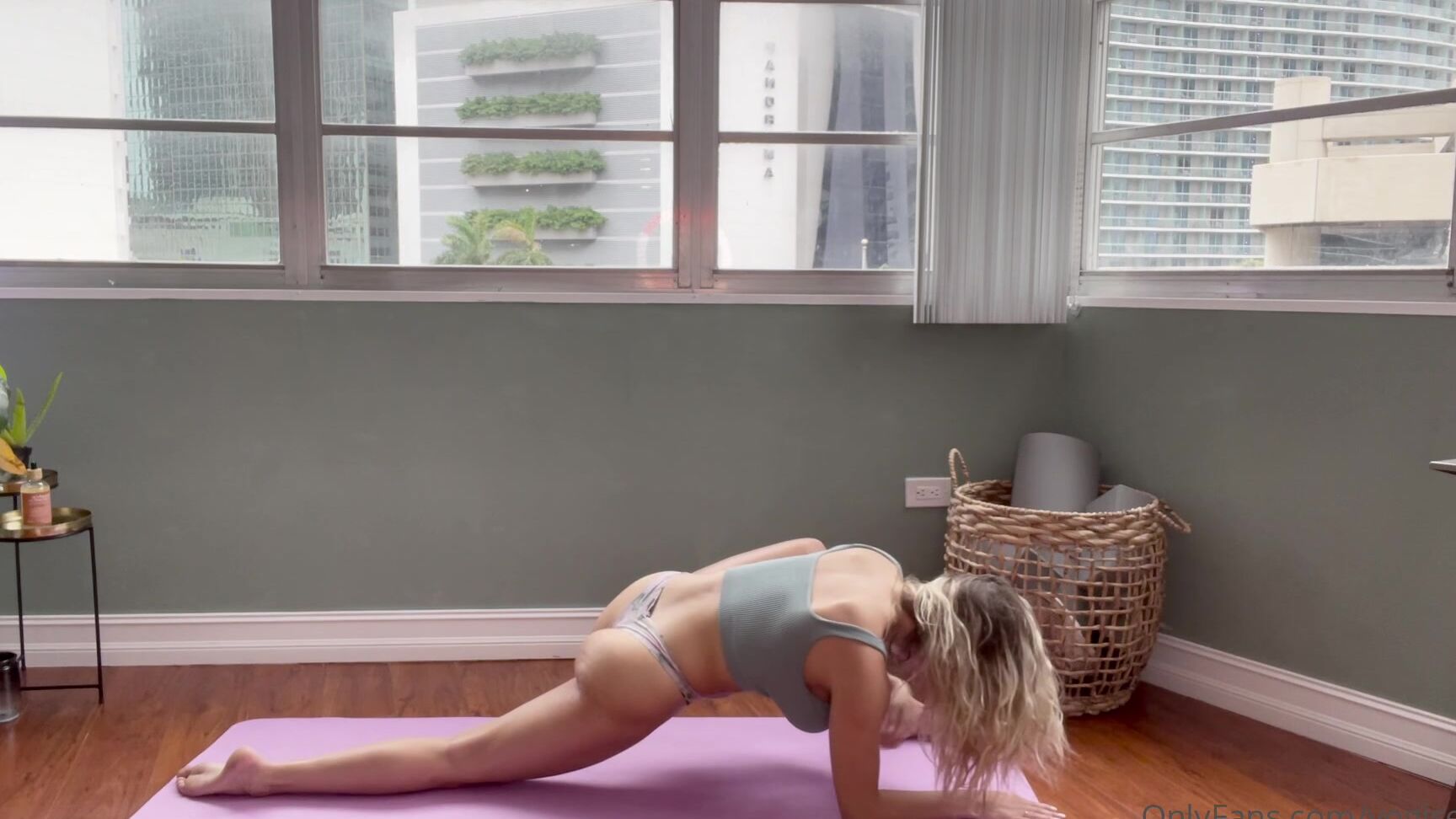 Yogiselene I Ve Never Been Able To Do The Splits But I Also Never Really Tried To Do The Splits Ha