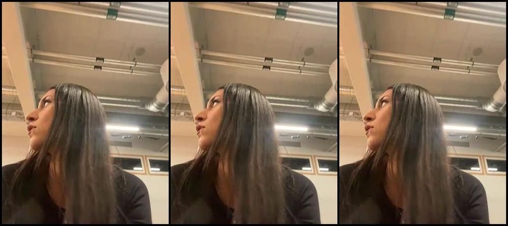 "Vidiverse" assshaking, masturbation, pussyplay, vibrator, workoutgym Wildly Masturbating Gym Babe manyvids