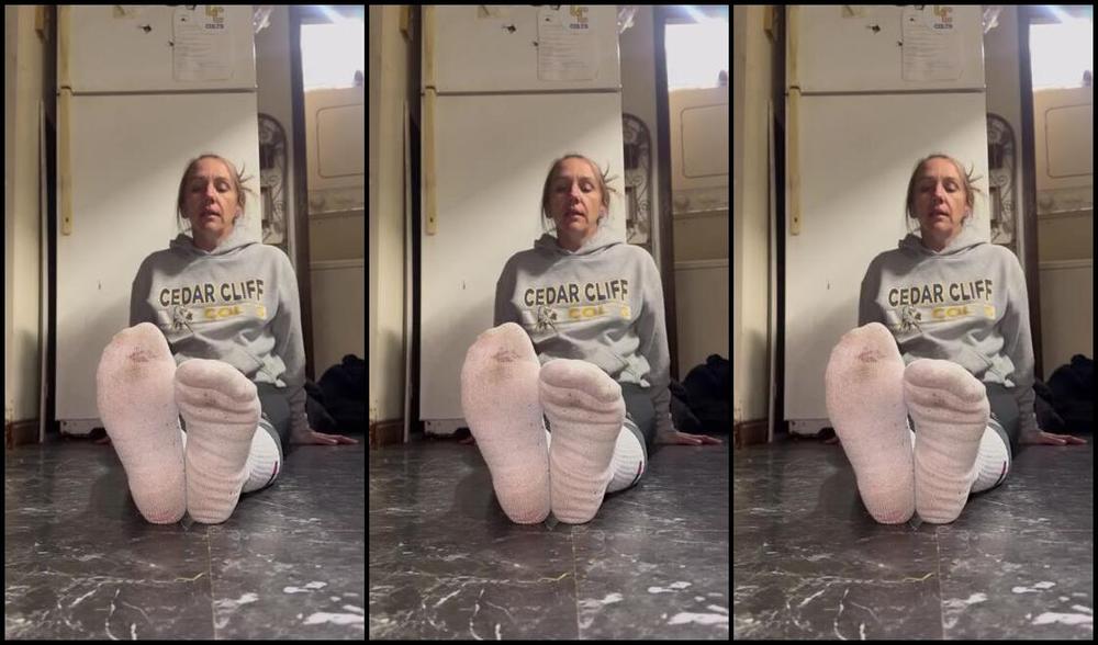 Soldmysolesforink Nicknamed Soldmysolesforink 11 09 2023 Onlyfans Video Happy Hump Day To My Favorite Foot Freaksthis Has Been The Week From Hell But It