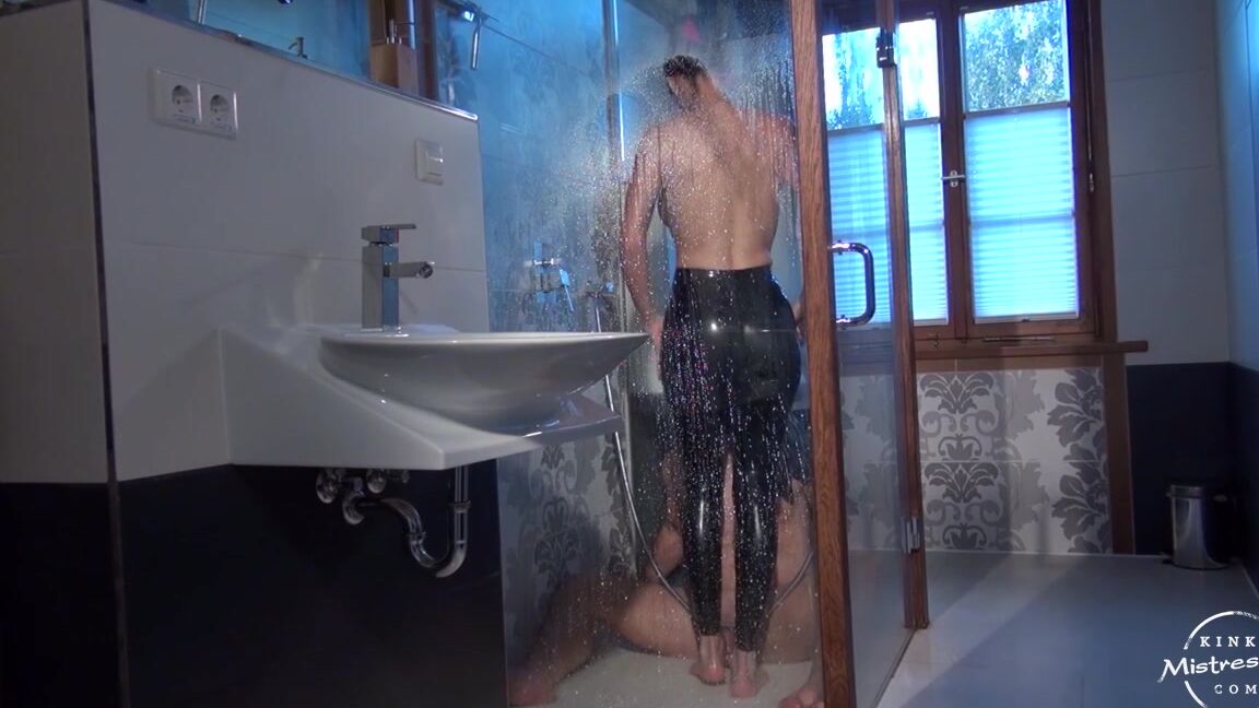 Mistress Susi Latex Worship in the Shower SiteRip