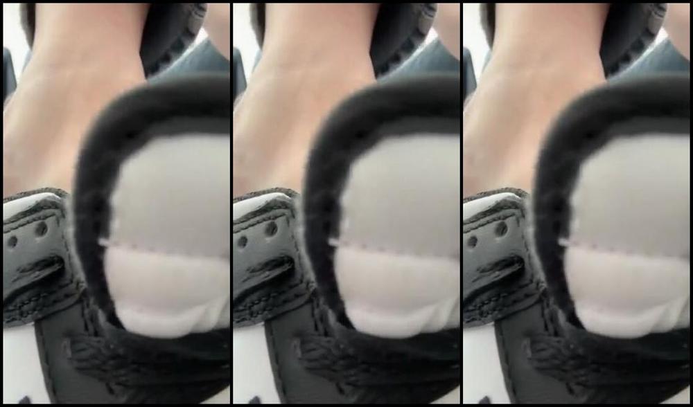 Indubiopronova Nicknamed Indubiopronova Onlyfans My Socks Are Soo Sweaty Again After A Day At The Office Time For You