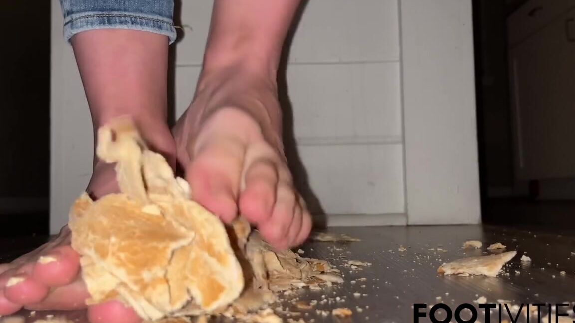 Ivy S Feet Nicknamed Footivy Foot Fetish 10 28 2022 Onlyfans Video Hot Dog Bun Smash Soft Crush With My Bare Feet Love The Way These Squish Underneath