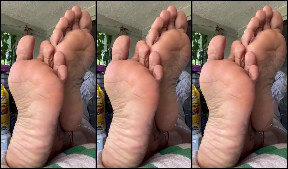 Dissatoes Onlyfans Love These Yeezy Foam Runners 1