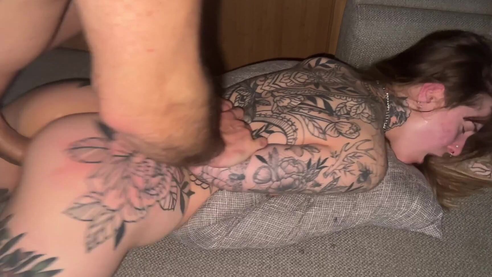 "Awlivv" Cumshot, Anal Play, Footjob, Natural Tits, Facial, Hardcore, Tattoos, Amateur, Straight, Anal Awlivv - Spit and anal and laughs SiteRip
