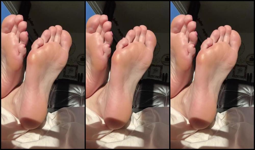 Goddess Mads Nicknamed Mad4Soles Onlyfans Pov Youre At The Edge Of My Couch While I Work From Home I Cant Help But Tease You