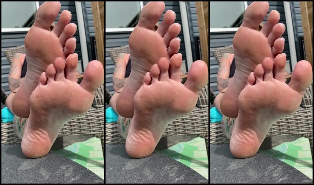 Thefantasychest Onlyfans A Barefoot Weekend After How Busy Last Weekend Was For Me At Work I Feel A Feet Up All Weeken 1P