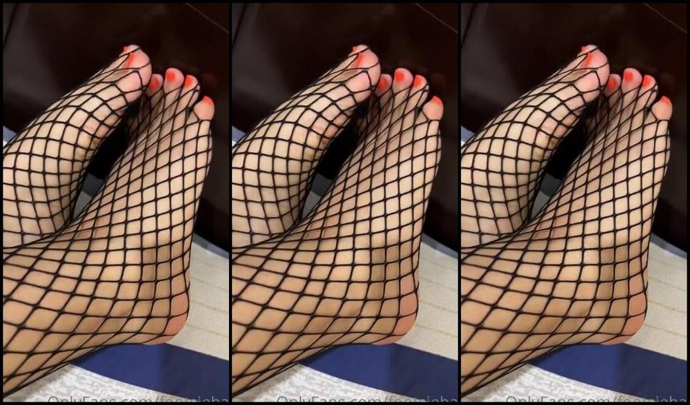 Gia S Feet Nicknamed Footsiebab 03 19 2022 Onlyfans Video Feet In Fishnets With Closeups