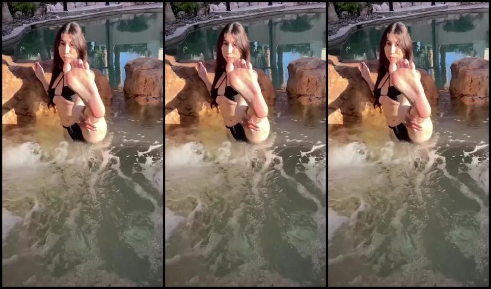 Nicholeivory Onlyfans Teasing You With My Feet In Bikini