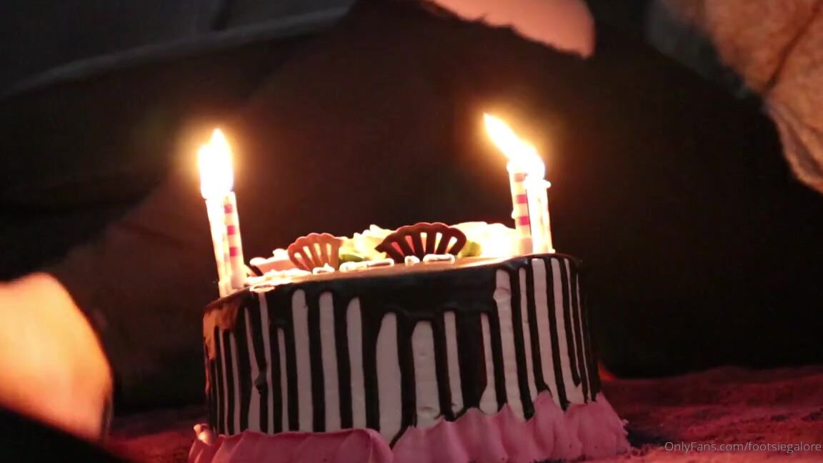 Footsiegalore Onlyfans It S My Birthday Made A Wish A Blew Out My Candles Im Soiling My Onlyfans Today Because I App H0