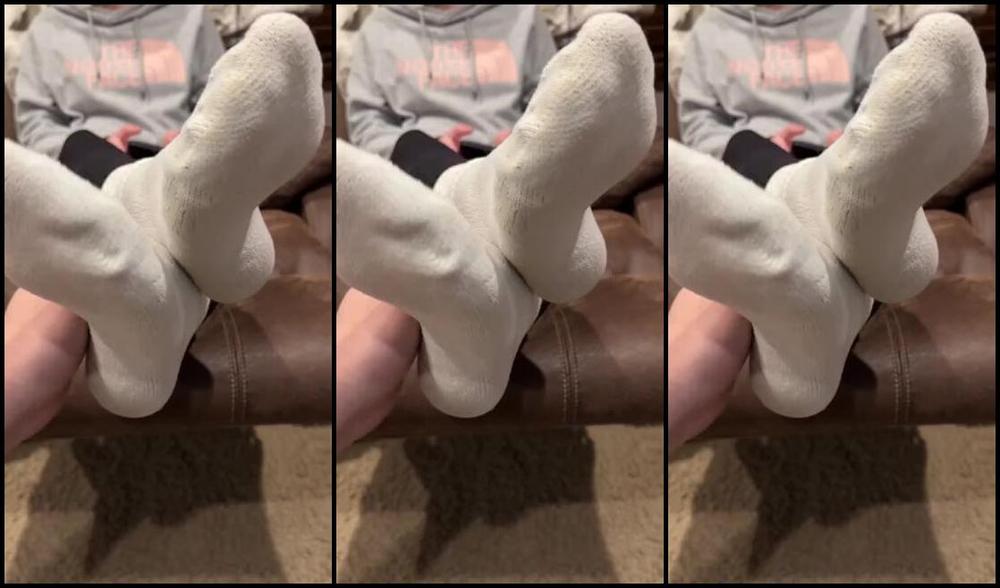 Solemate91 Nicknamed Solemate91 Onlyfans I Know You Ve Been Waiting All Day To Sit At My Feet And Take Off Brc