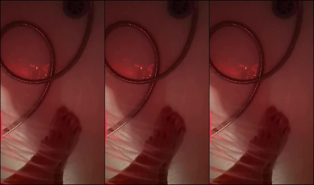 Tiffanyleiddi Mes Petits Pieds Avant Le Bain La Suite Onlyfans XXX