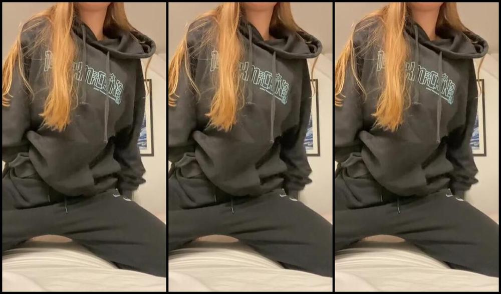 Lele O Nicknamed Ohshititslele Onlyfans Petite Urgence Check Tes Dm Si Tu Aimes Les Gros Plans Check Your Dms If You Like Close Ups