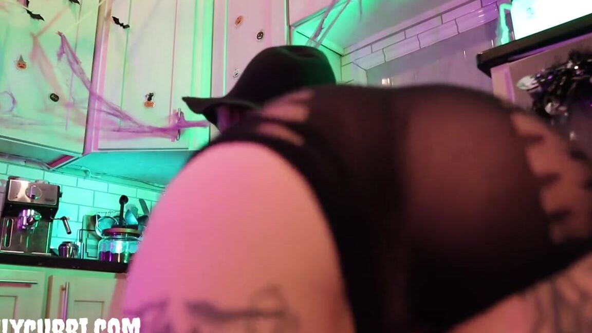 "Cubbi Thompson" Big Tits, Amateur, Blonde, Tattoos, Solo, Cosplay Cubbi Thompson - Halloween Topless Baking with Cubbi SiteRip