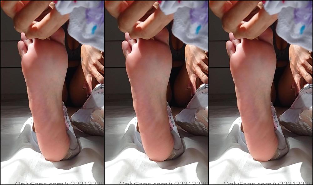 U Chegando Da Academia N O Tem Coisa Melhor Que Me Ver Tirando Os Sapatos E Meias Para Voc