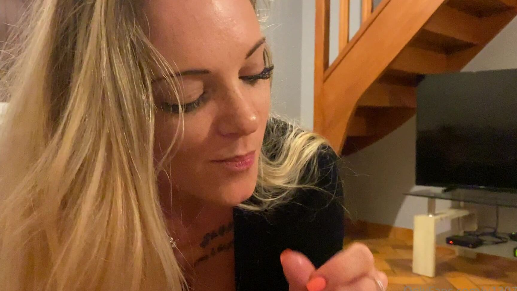 Tiffanyleiddi Je Viens Le Sucer Devant Son Film Hummm Onlyfans XXX