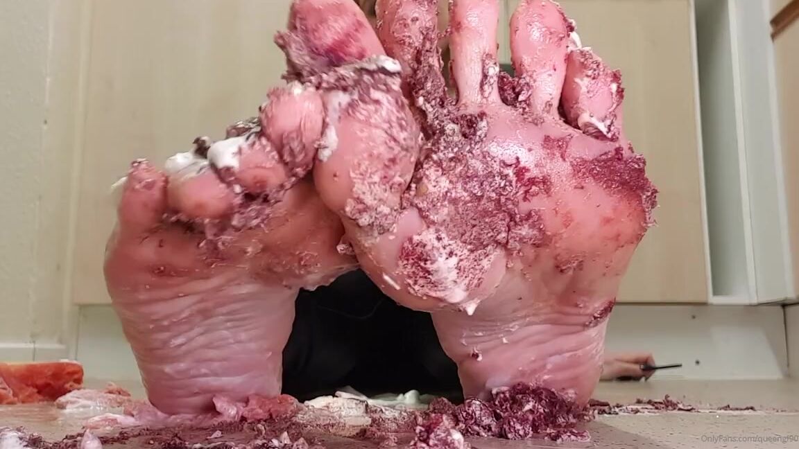 The Foot Queen Of England Aka Queengf90Premium Onlyfans Look At How Mucky My Feet Got For This Custom So Delicious Though