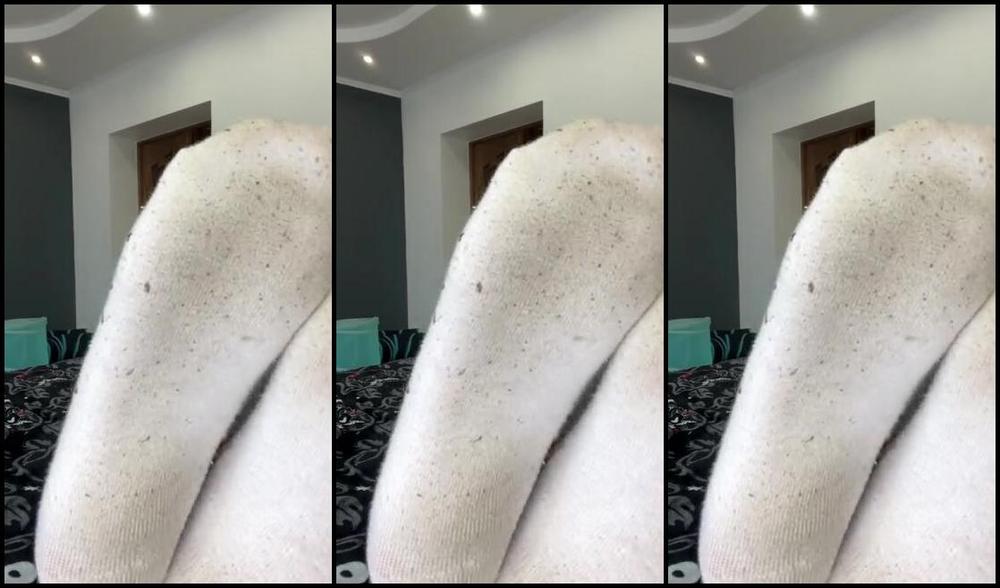 Femgoddesskira Onlyfans Slave Pig Smell My Legs And Armpits Then Clean Them Thoroughly