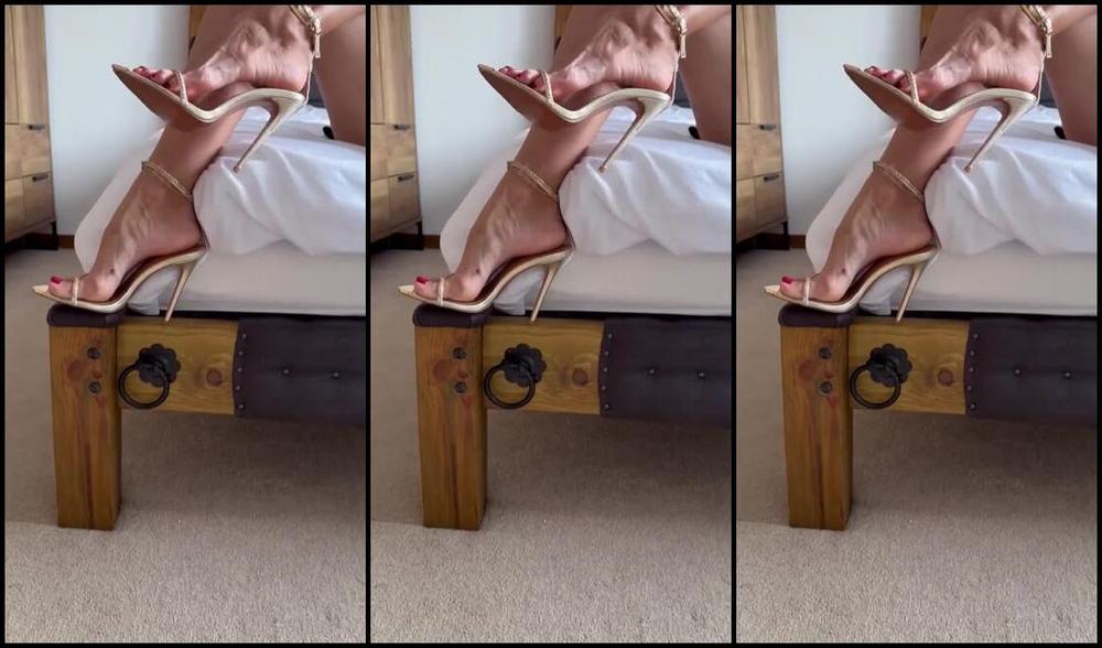 Heels Of Mine Nicknamed Heelsofmine 09 20 2023 Onlyfans Video Golden Heels And Of Course Shirt Shirt