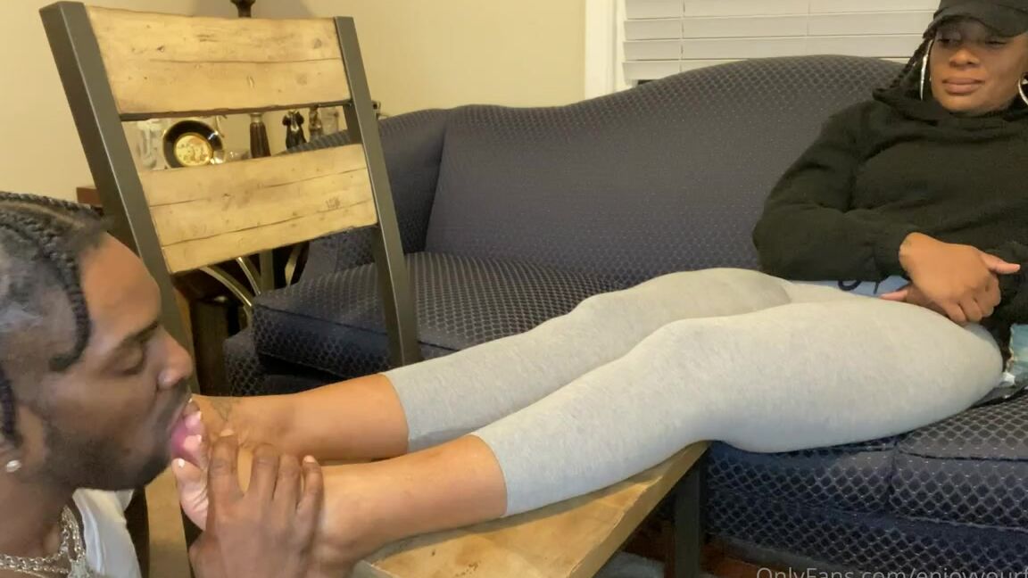 Enjoyyourfetish Onlyfans Sucking Honey Off Of Mytoestogo Perfect Amazing Mature Size 8 Feet Omg They Tasted So Good And2P