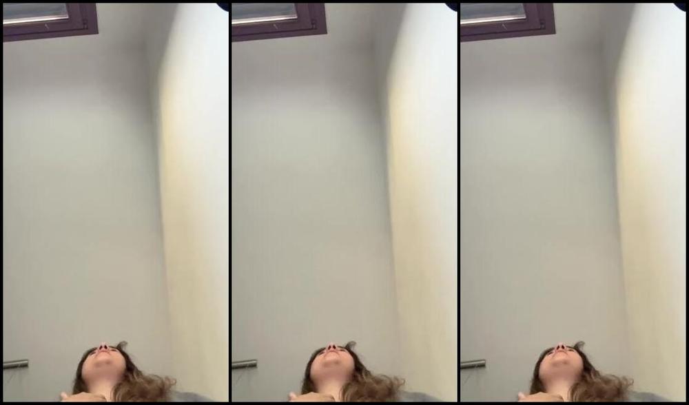 Yourdiamondvip Onlyfans Mi Sono Appena Svegliata E Camminando Per La Cucina In Cerca Di Un Po Di Latte Ho Trovato Questo