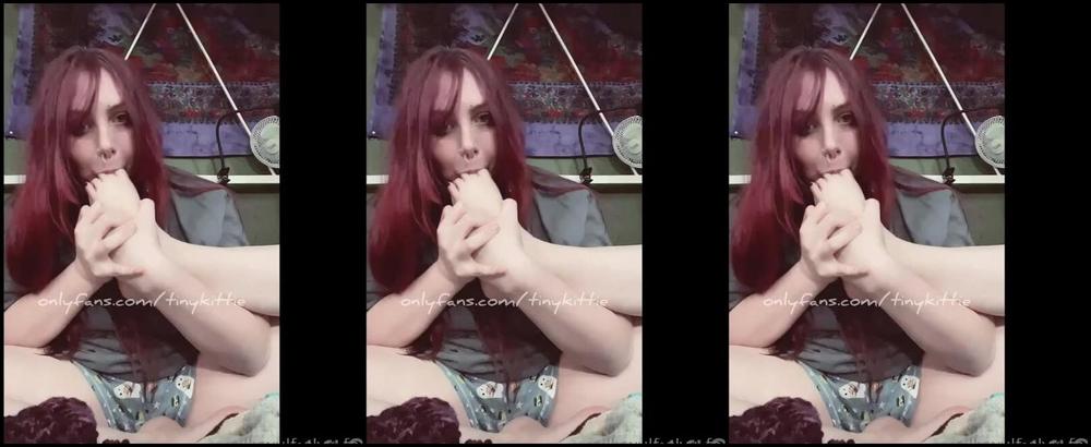 Alyx Wulf Nicknamed Sillywulf Foot Fetish 10 21 2024 Onlyfans Video Self Worship Set Dm For Requested Content