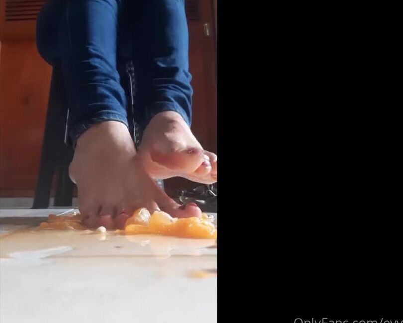 Evvalion Nicknamed Evvalion 02 08 2021 Onlyfans Video Crushing A Juicy Tangerine With My Toes And Soles