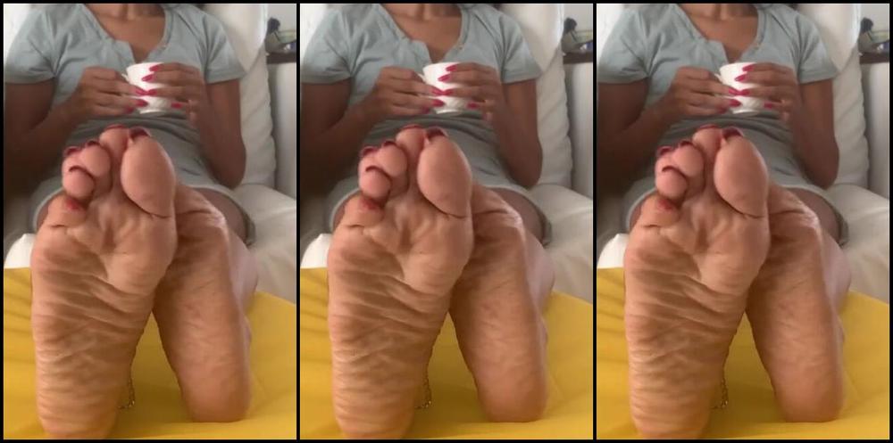 Queen Yessenia Nicknamed Queenyesseniasfeet Onlyfans Morning Soles Amp Coffee Nice Way To Start The Day By Losing Your Load To My Soles