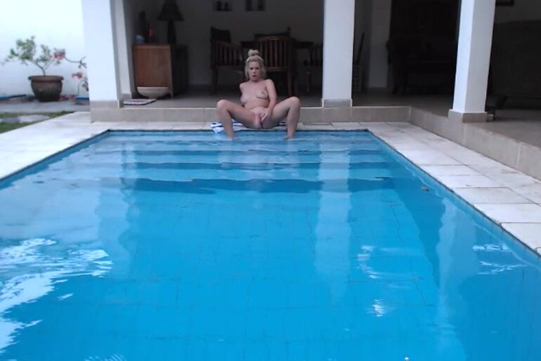 Masturbation, Nudity/Naked, Squirt, Squirting, Swimming alexisblake big squirt in the pool ManyVids