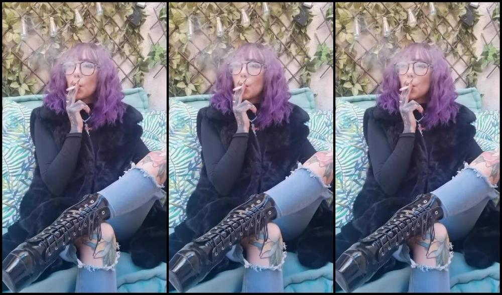 Queen Kinkerbell Nicknamed Kinkerbell23 Onlyfans Tucked Up In My Warm Fur Enjoying A Smoke In The Patio Before I Head Out