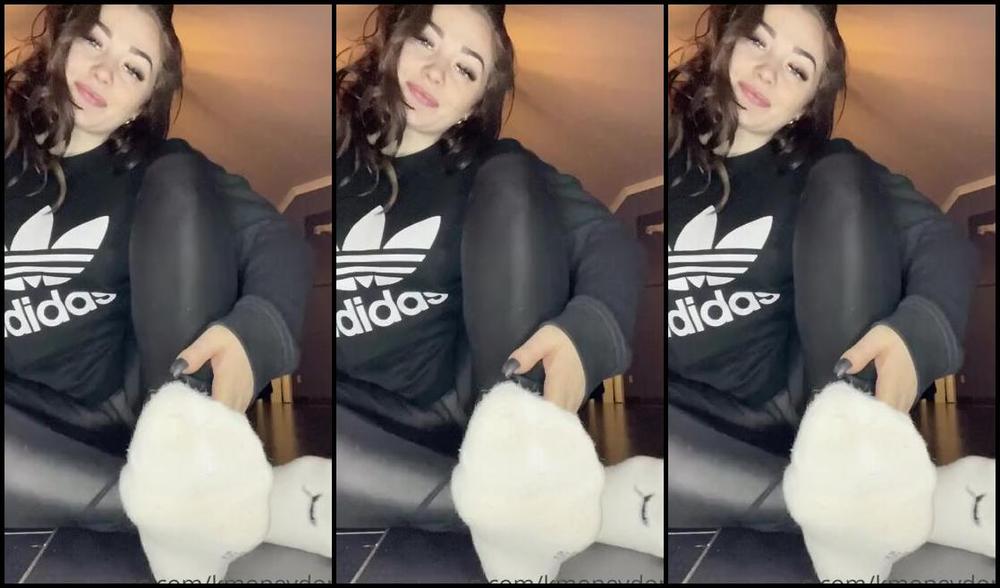 Lady Kira Aka Kmoneydom Onlyfans Ich Gnn Dir Mal Wieder Eine Portion Dreckige Socken