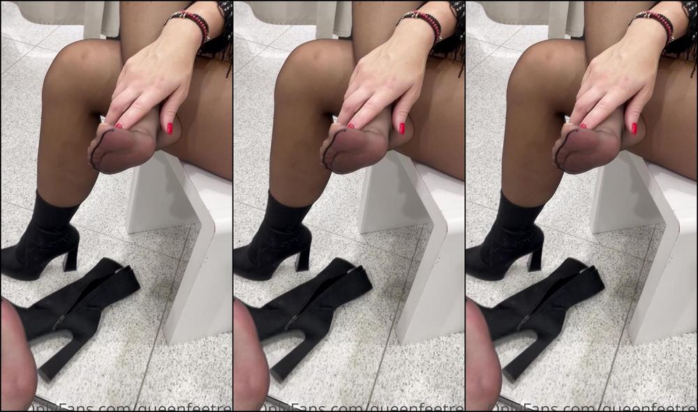 Queenfeetred Would I Shopping With Me