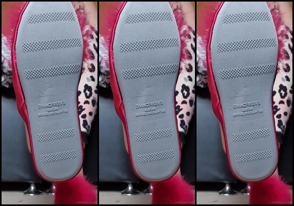 Miss B Nicknamed Missb52S Onlyfans 01 29 2021 Good Morning Wankers Tell Me Is It The Slippersfeet Or Big Tits