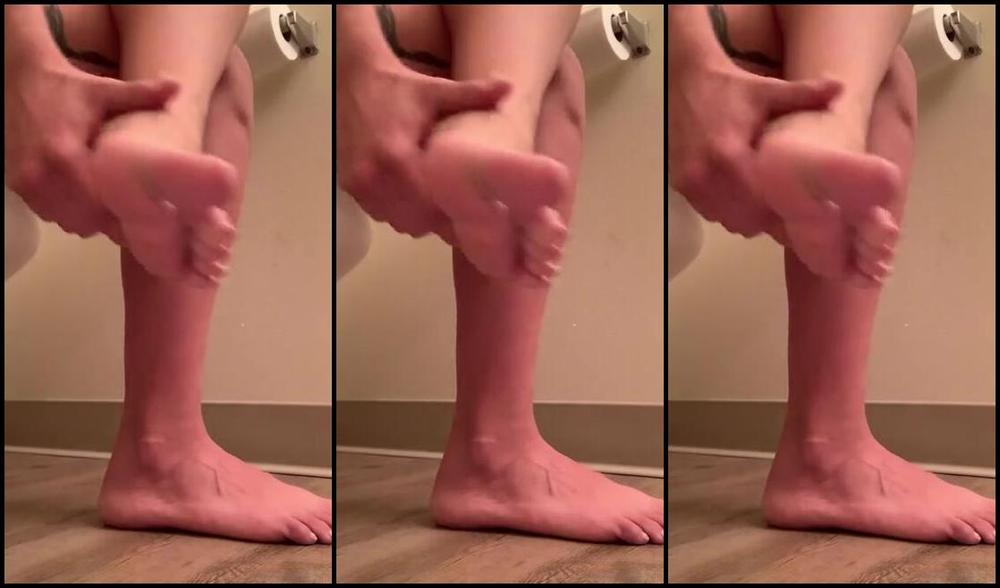 Solidgoddess Onlyfans Lotioning Up After A Nice Shower