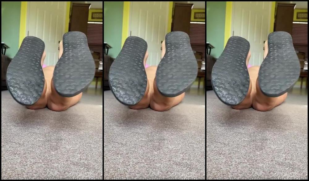 Deedeericanfeet Onlyfans As Requested On My Stomach Wit Some Cheeks And Flip Flops Soles Play