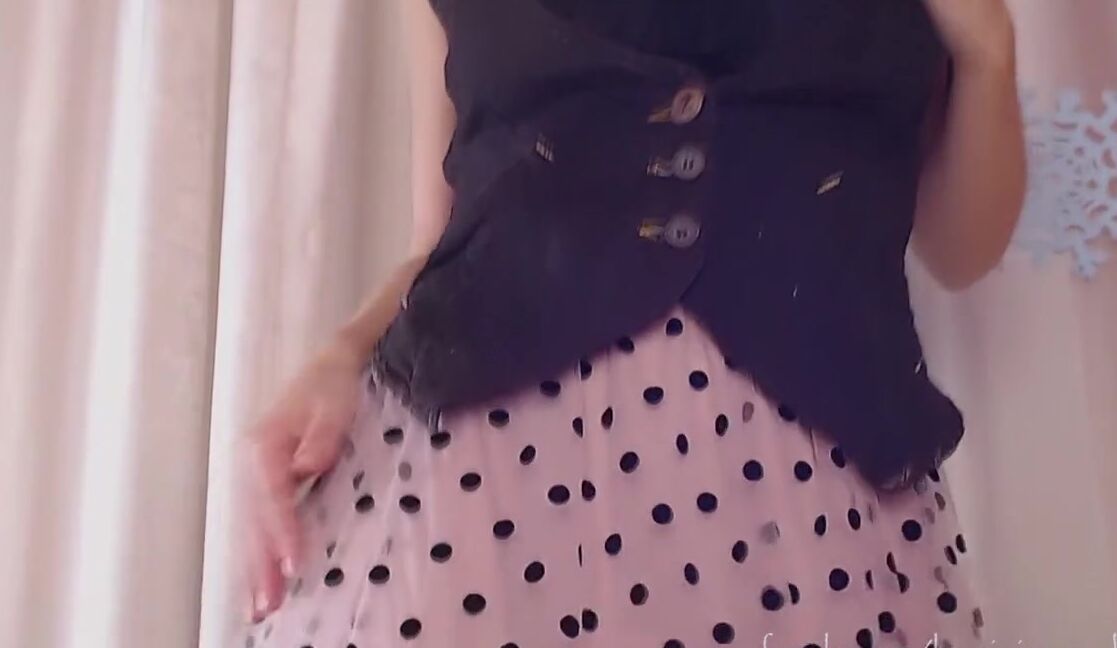 LoveJuicesMaker Hysterical reading： Russian blonde sitting on the vibe toy and reading the book - DANCING TEASER! Pornhub