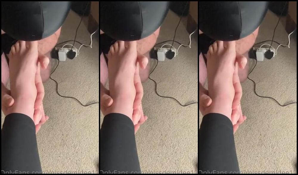 Miss Demi Dee Nicknamed Missdemidee123 Onlyfans My Slave Craves Humiliation And I Love To Humiliate Him If He Doesn T Learn To Stretch His Mouth