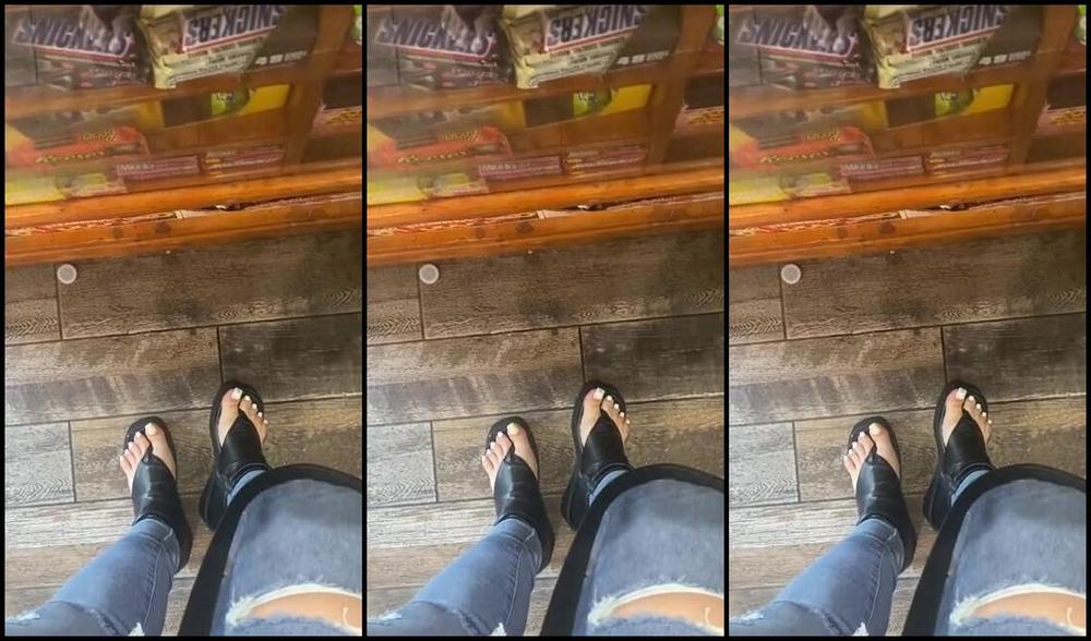 Anushkavelvet Onlyfans Who Wants A Custom In My Sexy New Wedge Sandals 6