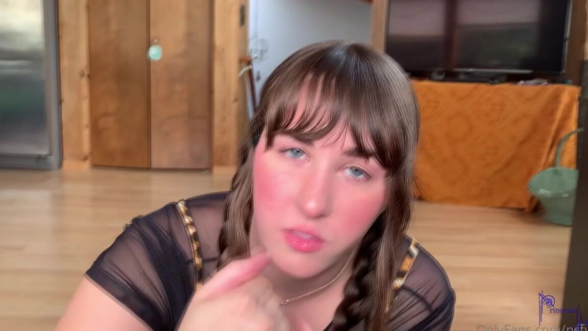 nsfwleia-20-09-2020-929432636-i-was-a-good-hostess