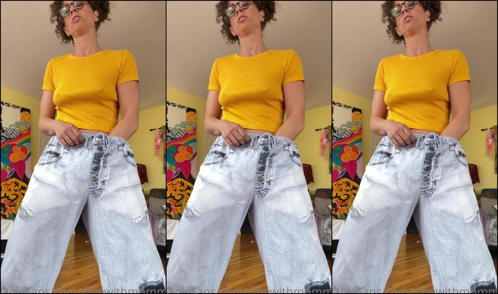 vibewithmommy-22-04-2022-2415843400-naughty-nerdy-cutie-squiiiiirts-in-her-pants-then-takes-you-on-a-wild-wild-ride