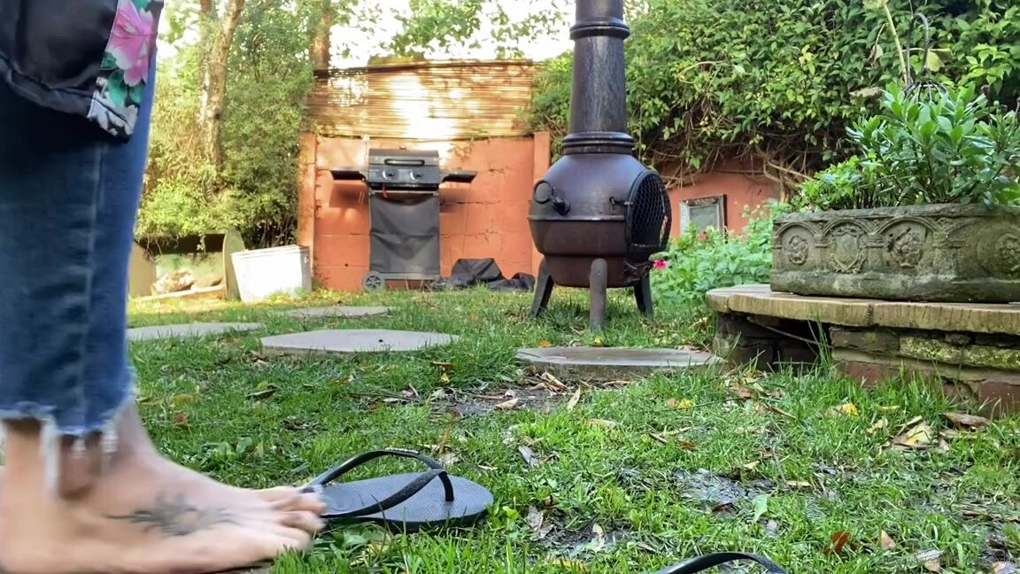 Feetwonders Onlyfans Whilst In The Garden Dirty Muddy A Little Feet Humiliation 8Rtp